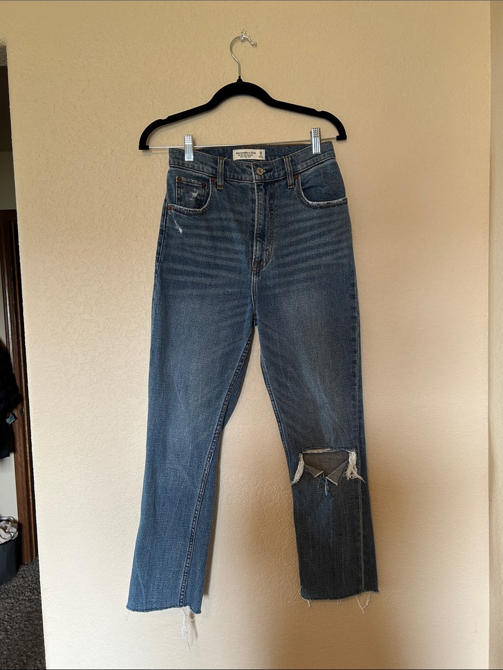 Abercrombie & Fitch ‘90s Slim Straight Ultra High Rise Jeans 26R Distressed